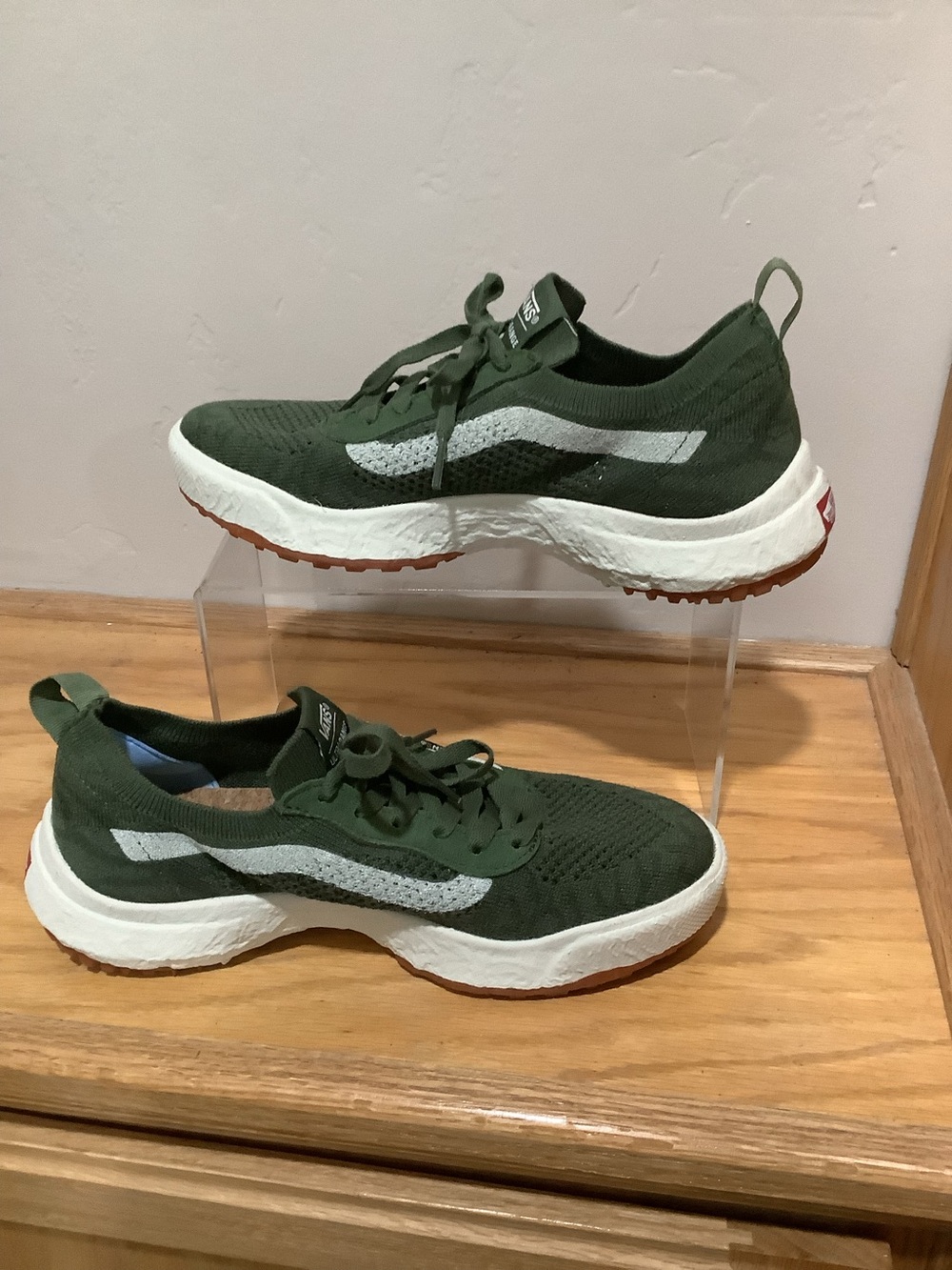 Women’s Vans Ultra Range NeoVR3 size 9.5